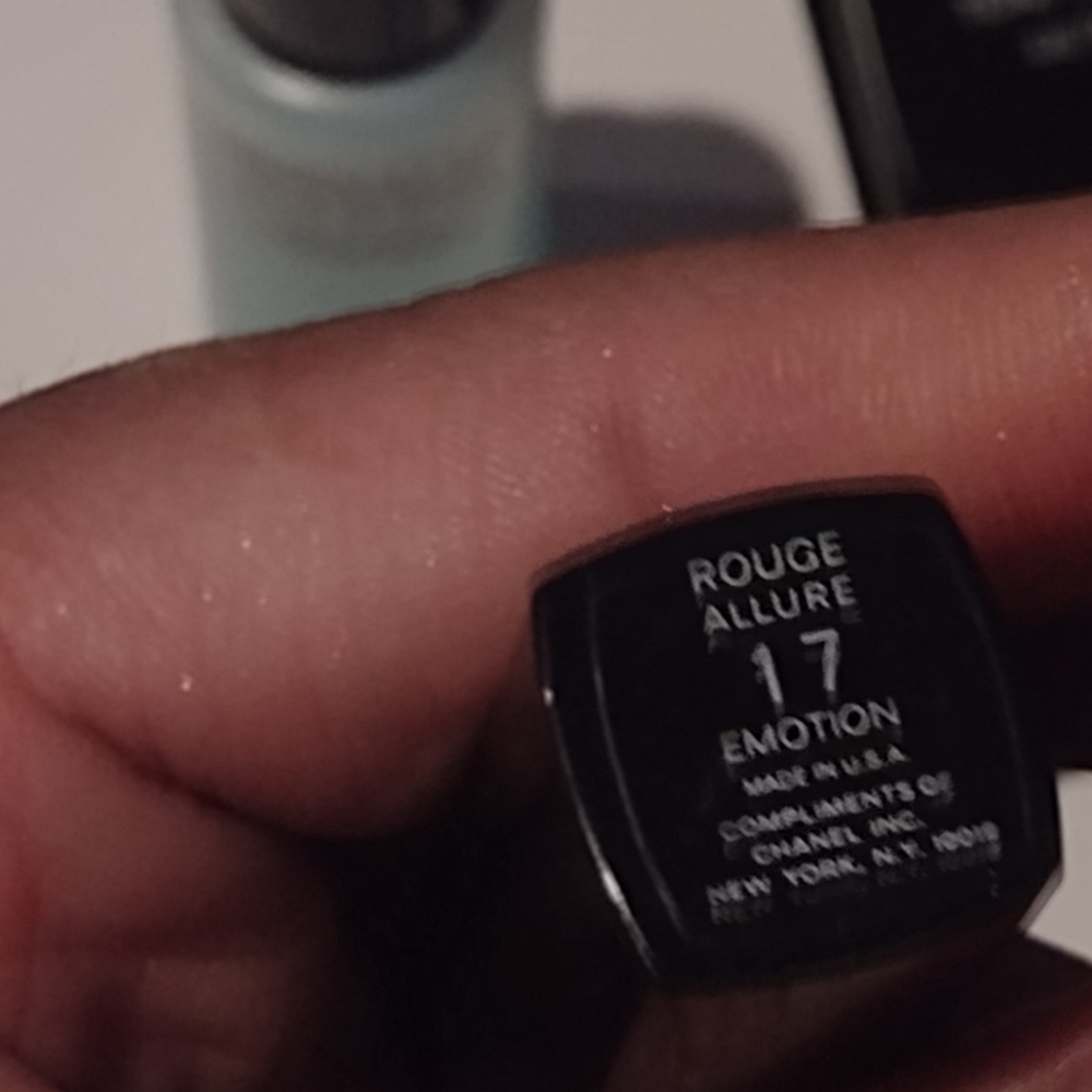 Chanel Make-up Bundle - Picture 3 of 4